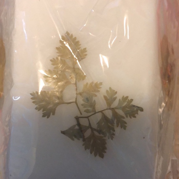 Wax, pressed florals tea lite holder (tea lite included) - Picture 4 of 5